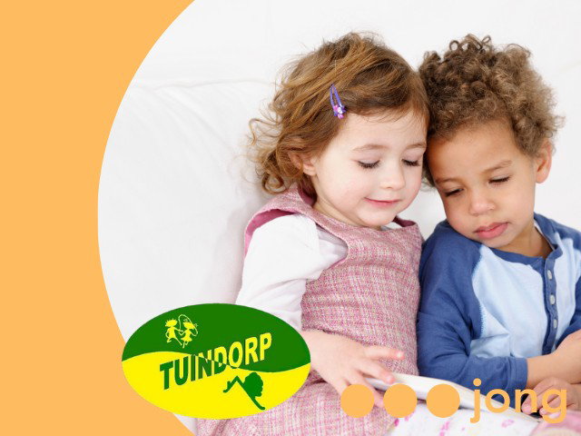 Voorlezen en spelen in speeltuin Tuindorp